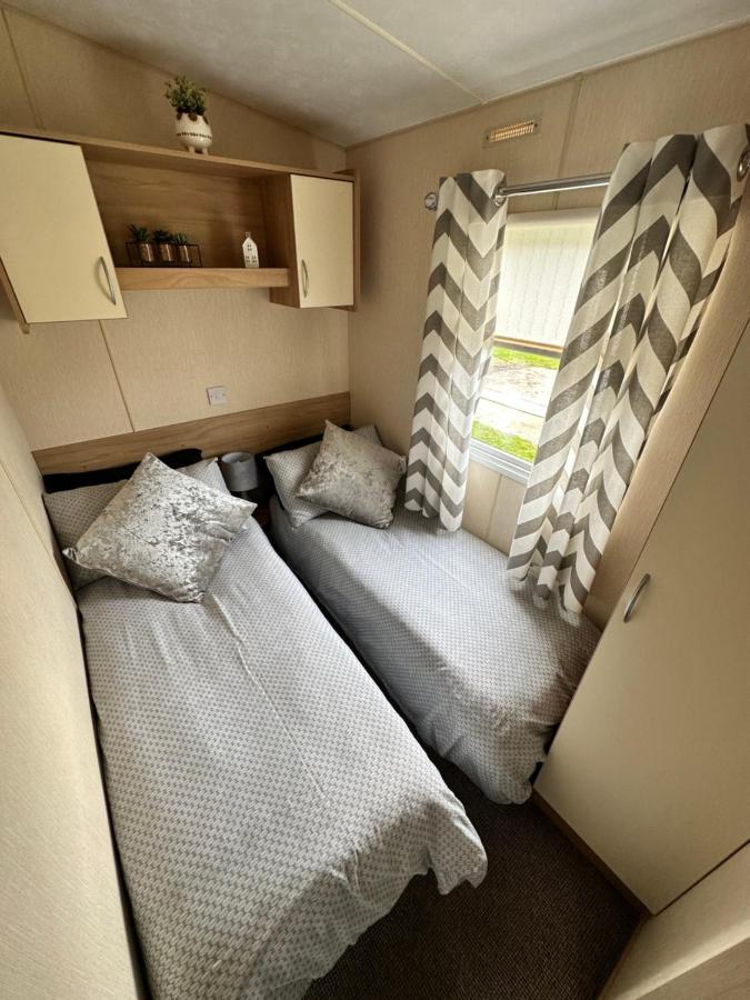 6 Berth Caravan On Marine Holiday Park Hotel Rhyl Exterior foto