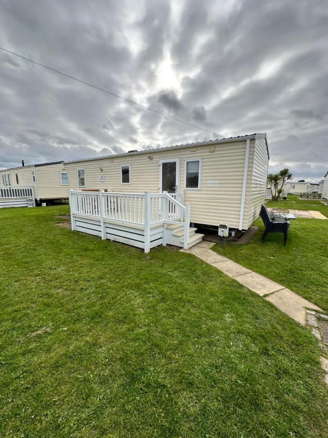 6 Berth Caravan On Marine Holiday Park Hotel Rhyl Exterior foto