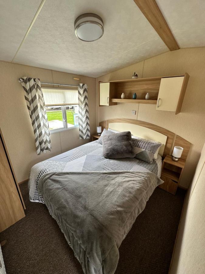 6 Berth Caravan On Marine Holiday Park Hotel Rhyl Exterior foto